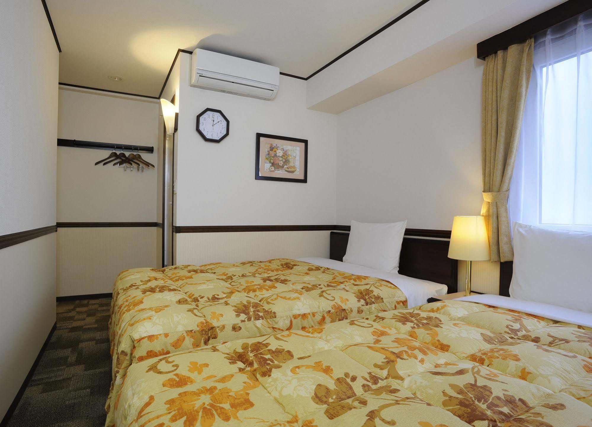 Toyoko Inn Kokura-Eki Minami-Guchi Kitakyushu Eksteriør bilde